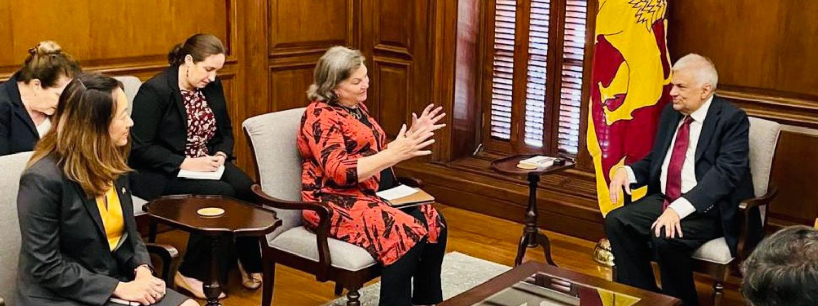 වික්ටෝරියා නූලන්ඩ් හා ජනපති අතර හමුවක්